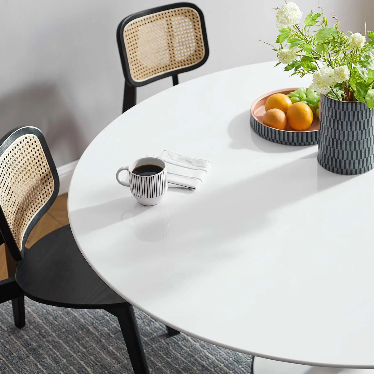 60" Round Wood Top Dining Table in White Q738