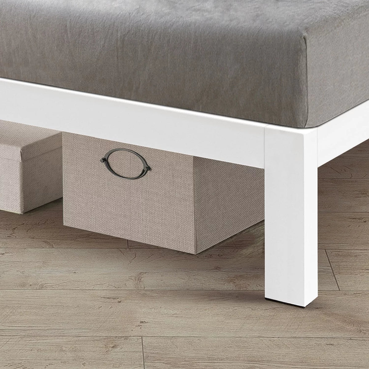 Queen Size White Steel Platform Bed C964281