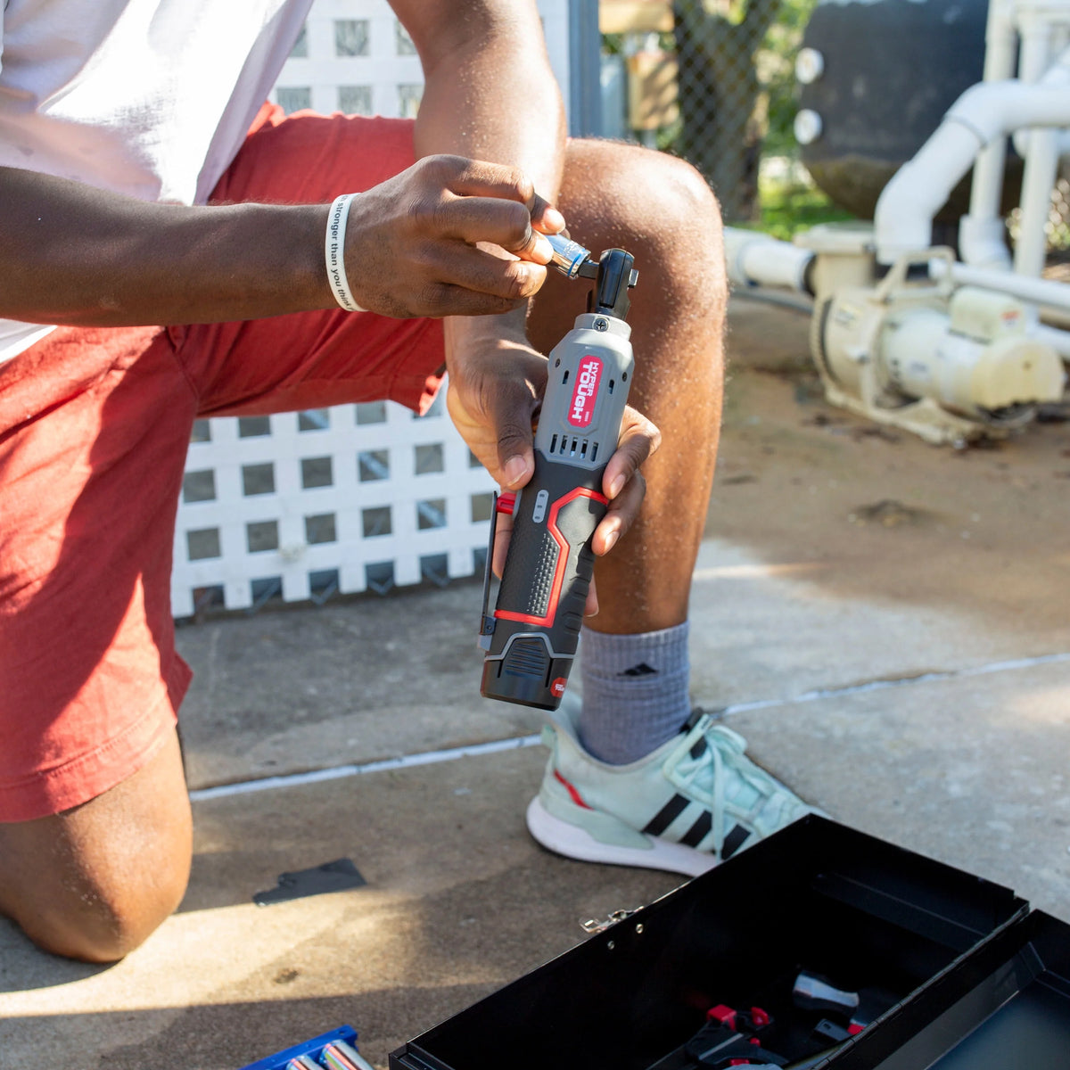 12V Max Lithium-Ion Cordless 3/8-Inch Ratchet with Battery and Charger P2197