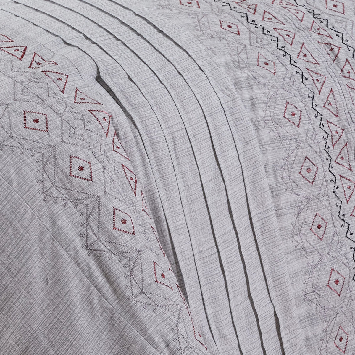 8-Piece Embroidered Comforter Set Queen Q660