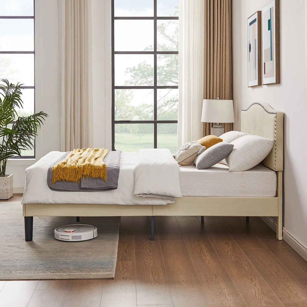 Queen Upholstered Platform Bed with Adjustable Headboard S526553