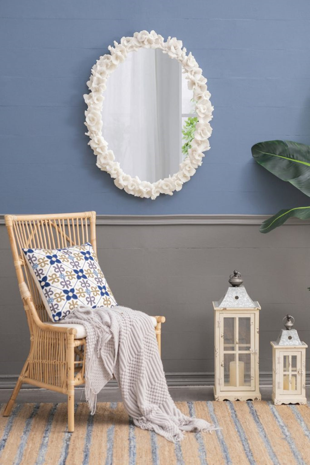White Oval Wall Mirror J935588
