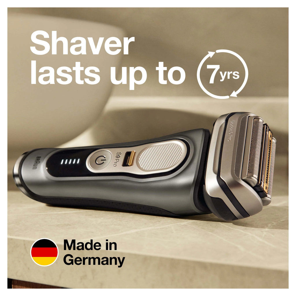 Rechargeable Wet Dry Electric Shaver with Clean Station Q927772