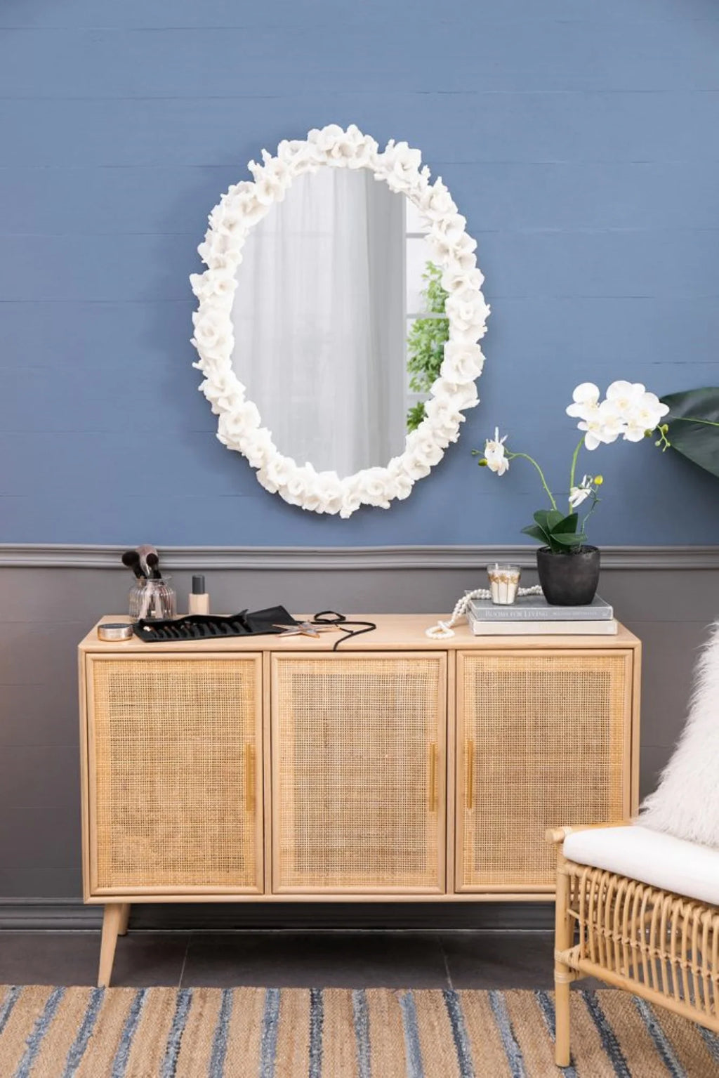 White Oval Wall Mirror J935588