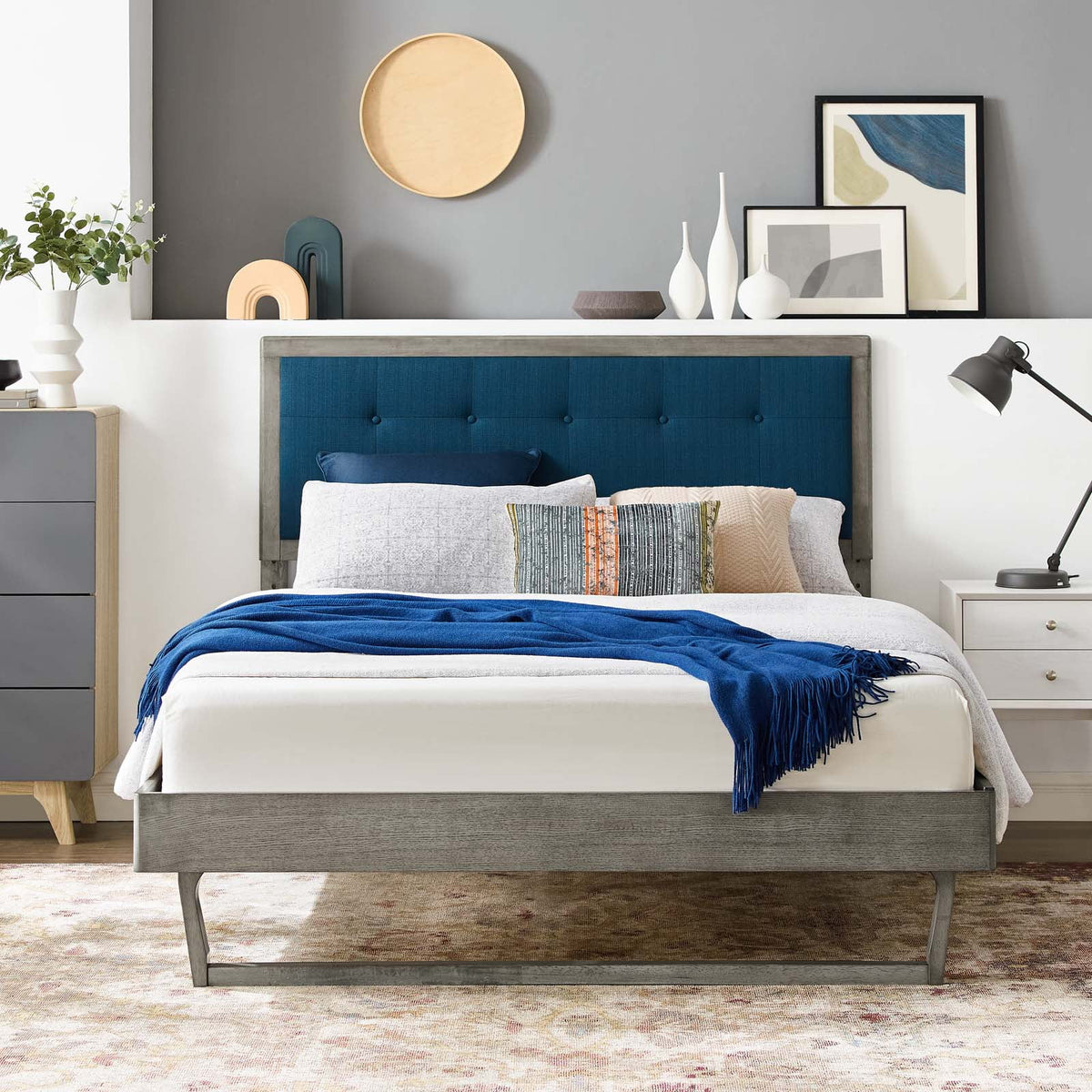 King Wood Platform Bed with Angular Frame in Gray Azure S461